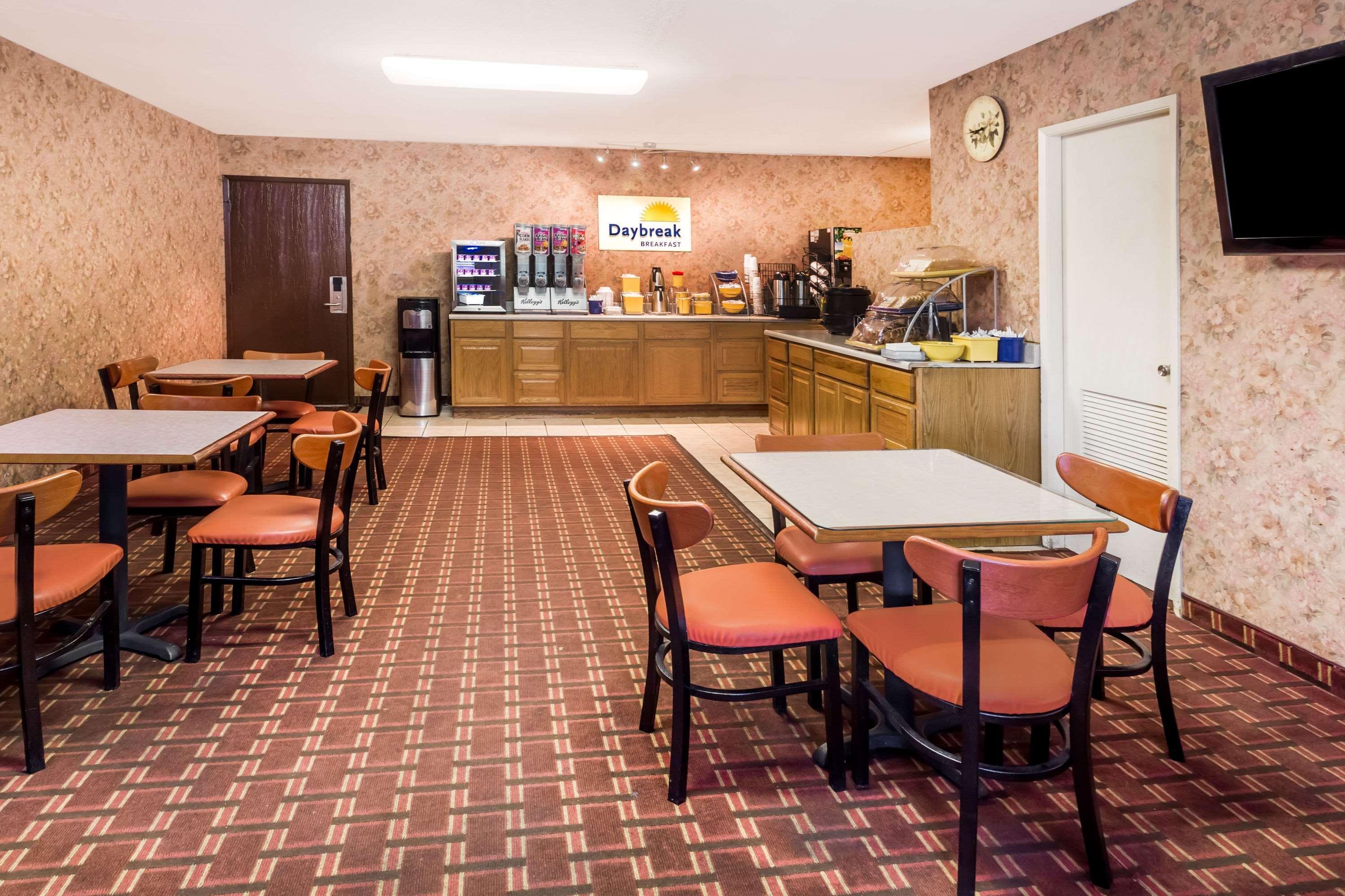 Days Inn&Suites by Wyndham Anaheim At Disneyland Park Exterior foto