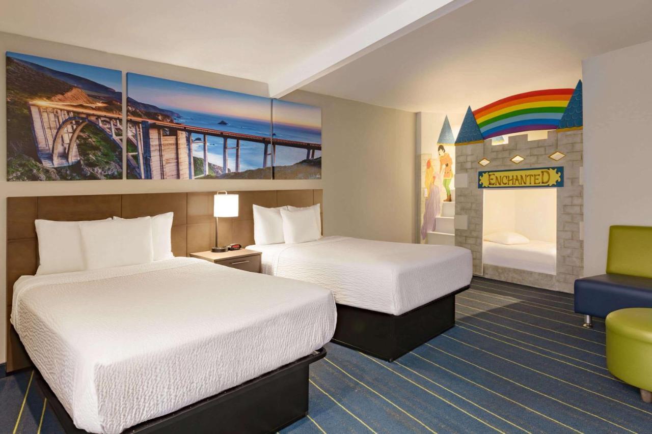 Days Inn&Suites by Wyndham Anaheim At Disneyland Park Exterior foto