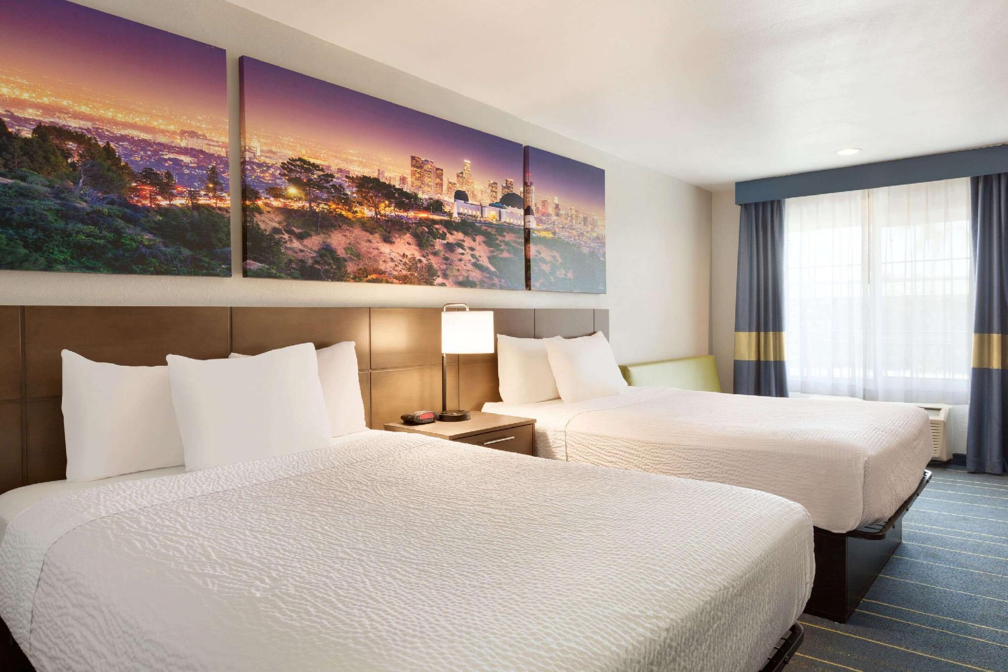 Days Inn&Suites by Wyndham Anaheim At Disneyland Park Exterior foto