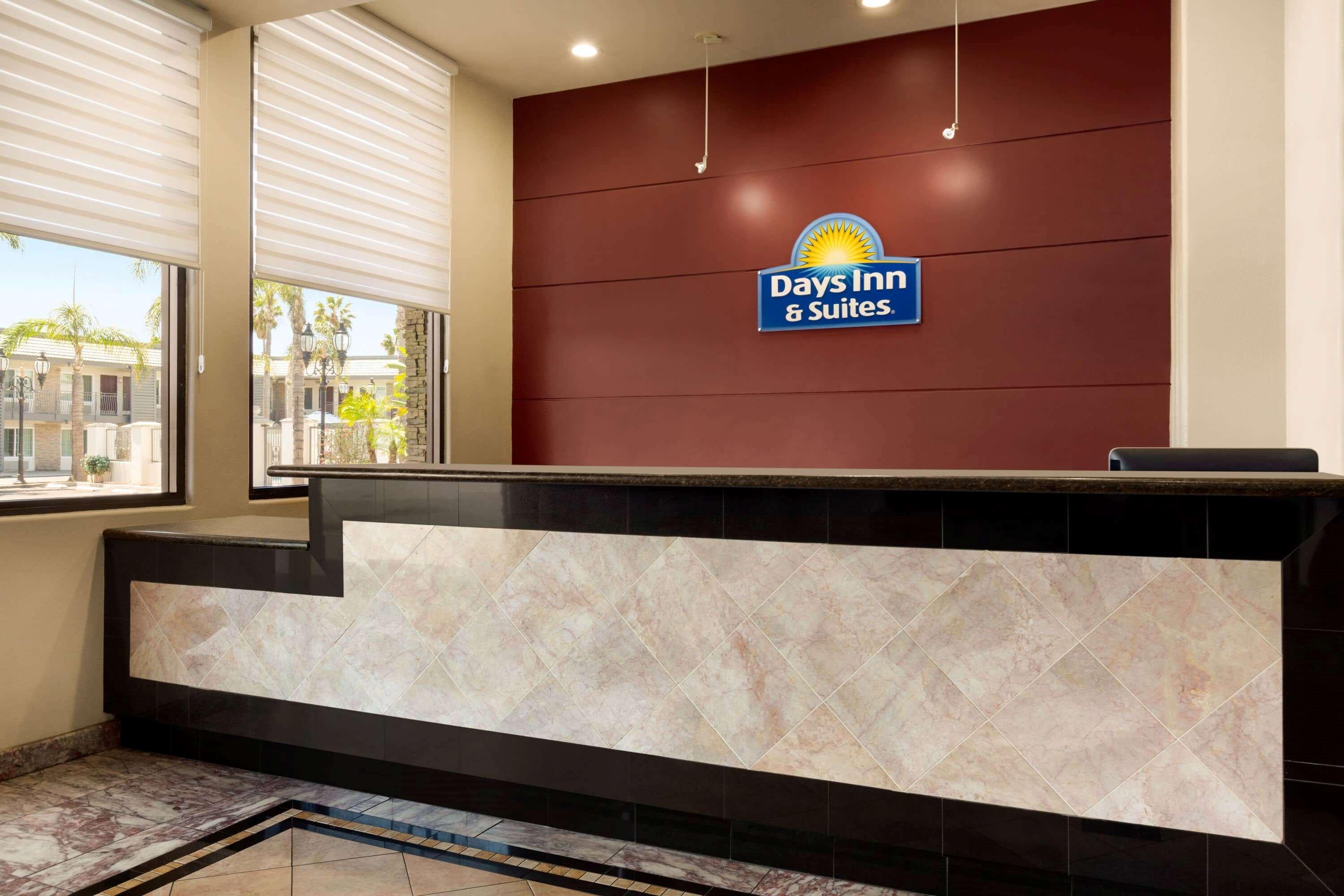 Days Inn&Suites by Wyndham Anaheim At Disneyland Park Exterior foto